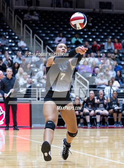 Thumbnail 1 in Goliad vs. Bushland (UIL 3A Volleyball Division 1 Final) photogallery.