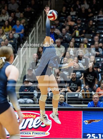 Thumbnail 3 in Goliad vs. Bushland (UIL 3A Volleyball Division 1 Final) photogallery.