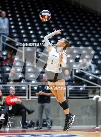 Thumbnail 1 in Goliad vs. Bushland (UIL 3A Volleyball Division 1 Final) photogallery.