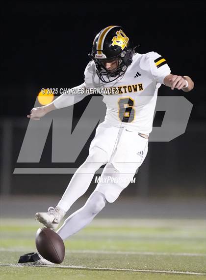 Thumbnail 2 in Yorktown vs. Granger (UIL 2A D2 Football Area) photogallery.