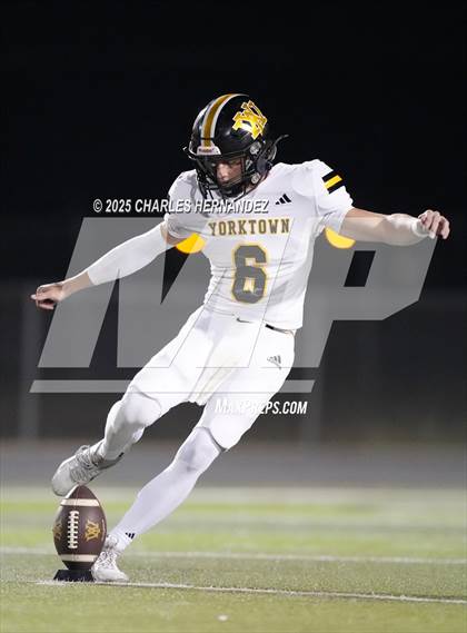 Thumbnail 3 in Yorktown vs. Granger (UIL 2A D2 Football Area) photogallery.