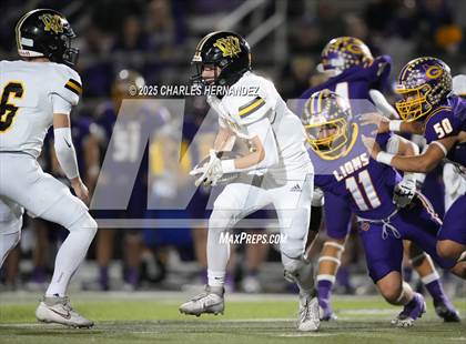 Thumbnail 2 in Yorktown vs. Granger (UIL 2A D2 Football Area) photogallery.