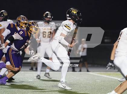 Thumbnail 1 in Yorktown vs. Granger (UIL 2A D2 Football Area) photogallery.