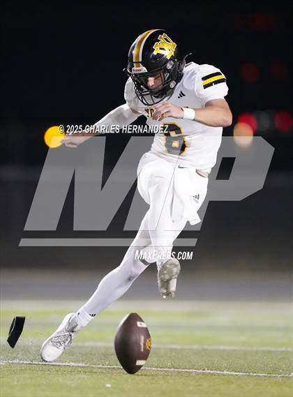 Thumbnail 2 in Yorktown vs. Granger (UIL 2A D2 Football Area) photogallery.