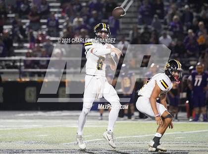 Thumbnail 3 in Yorktown vs. Granger (UIL 2A D2 Football Area) photogallery.