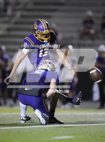 Thumbnail 1 in Yorktown vs. Granger (UIL 2A D2 Football Area) photogallery.