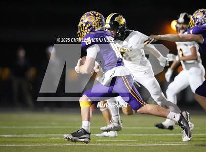 Thumbnail 2 in Yorktown vs. Granger (UIL 2A D2 Football Area) photogallery.