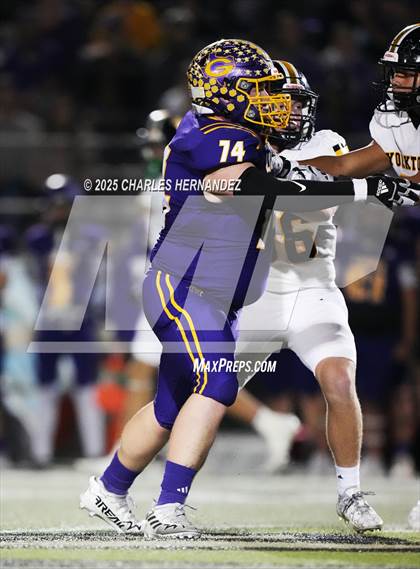 Thumbnail 1 in Yorktown vs. Granger (UIL 2A D2 Football Area) photogallery.