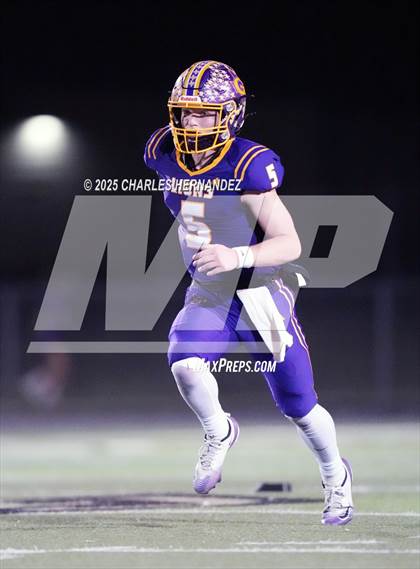 Thumbnail 3 in Yorktown vs. Granger (UIL 2A D2 Football Area) photogallery.