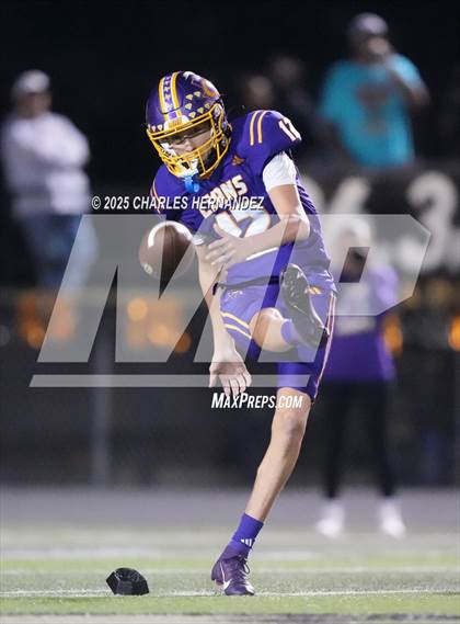 Thumbnail 3 in Yorktown vs. Granger (UIL 2A D2 Football Area) photogallery.