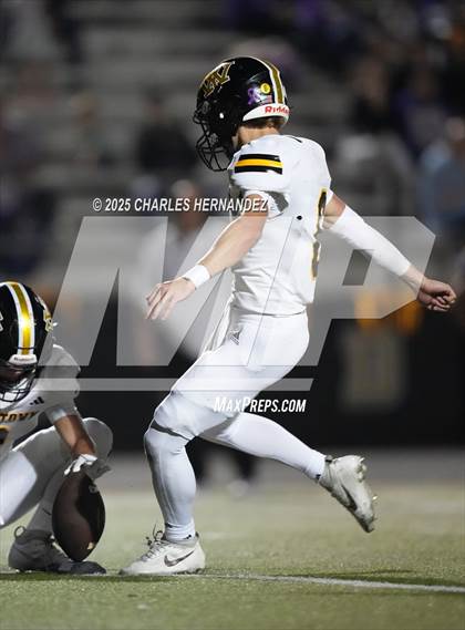 Thumbnail 1 in Yorktown vs. Granger (UIL 2A D2 Football Area) photogallery.