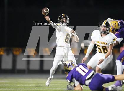 Thumbnail 1 in Yorktown vs. Granger (UIL 2A D2 Football Area) photogallery.