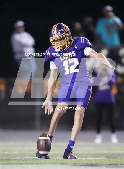 Thumbnail 3 in Yorktown vs. Granger (UIL 2A D2 Football Area) photogallery.