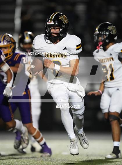 Thumbnail 1 in Yorktown vs. Granger (UIL 2A D2 Football Area) photogallery.