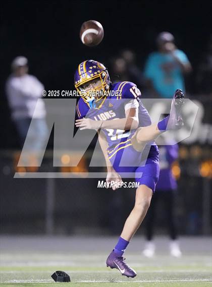 Thumbnail 1 in Yorktown vs. Granger (UIL 2A D2 Football Area) photogallery.