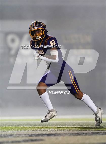 Thumbnail 1 in Yorktown vs. Granger (UIL 2A D2 Football Area) photogallery.