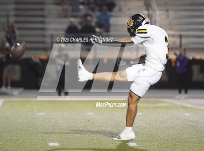 Thumbnail 1 in Yorktown vs. Granger (UIL 2A D2 Football Area) photogallery.