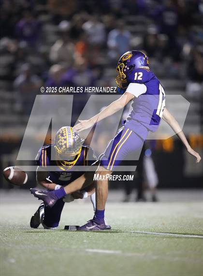 Thumbnail 1 in Yorktown vs. Granger (UIL 2A D2 Football Area) photogallery.