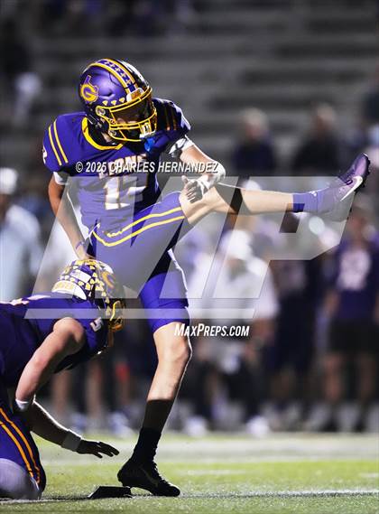 Thumbnail 1 in Yorktown vs. Granger (UIL 2A D2 Football Area) photogallery.