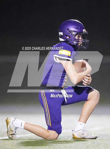 Thumbnail 1 in Yorktown vs. Granger (UIL 2A D2 Football Area) photogallery.