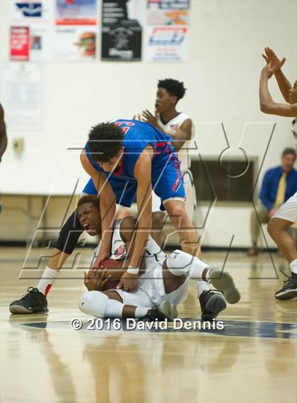 Thumbnail 1 in Buchanan @ Bakersfield photogallery.