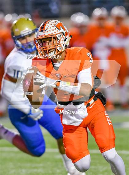 Thumbnail 3 in Teague vs. Rockdale (UIL 3A D1 Quarterfinal) photogallery.