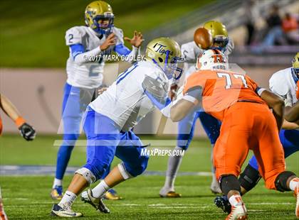 Thumbnail 2 in Teague vs. Rockdale (UIL 3A D1 Quarterfinal) photogallery.