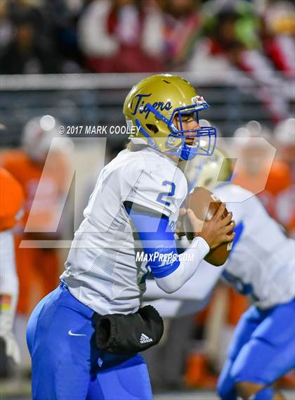 Thumbnail 3 in Teague vs. Rockdale (UIL 3A D1 Quarterfinal) photogallery.