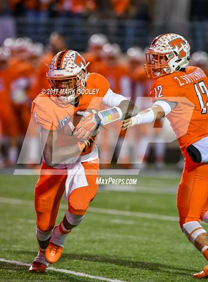 Thumbnail 2 in Teague vs. Rockdale (UIL 3A D1 Quarterfinal) photogallery.