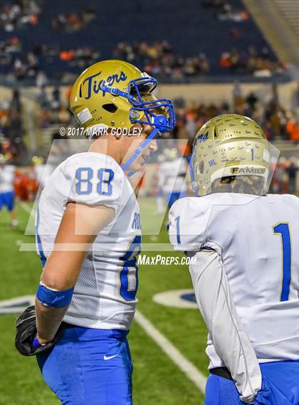 Thumbnail 2 in Teague vs. Rockdale (UIL 3A D1 Quarterfinal) photogallery.
