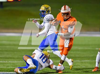 Thumbnail 3 in Teague vs. Rockdale (UIL 3A D1 Quarterfinal) photogallery.