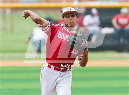 Thumbnail 3 in Robstown vs. Floresville (UIL 4A Regional Quarterfinals) photogallery.