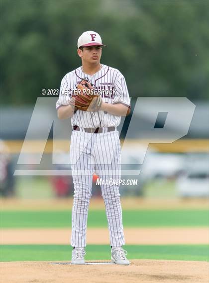 Thumbnail 3 in Robstown vs. Floresville (UIL 4A Regional Quarterfinals) photogallery.