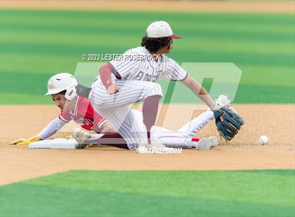 Thumbnail 2 in Robstown vs. Floresville (UIL 4A Regional Quarterfinals) photogallery.