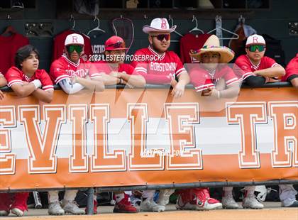 Thumbnail 2 in Robstown vs. Floresville (UIL 4A Regional Quarterfinals) photogallery.