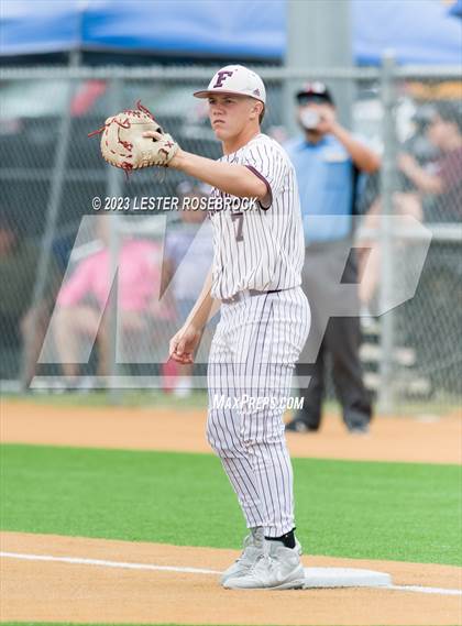 Thumbnail 1 in Robstown vs. Floresville (UIL 4A Regional Quarterfinals) photogallery.