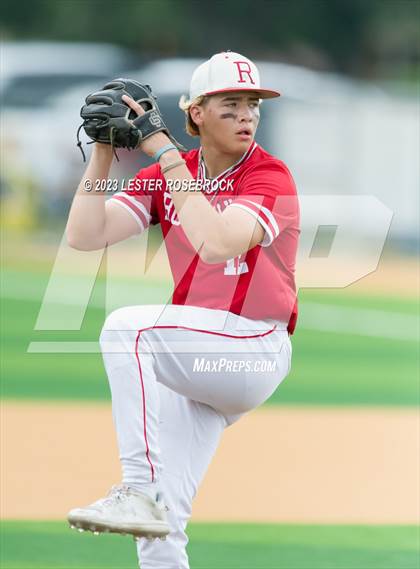 Thumbnail 2 in Robstown vs. Floresville (UIL 4A Regional Quarterfinals) photogallery.