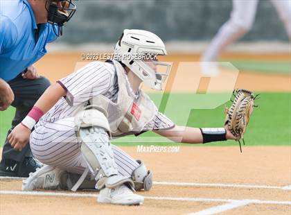 Thumbnail 2 in Robstown vs. Floresville (UIL 4A Regional Quarterfinals) photogallery.