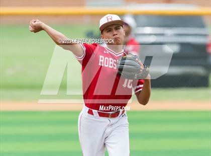 Thumbnail 3 in Robstown vs. Floresville (UIL 4A Regional Quarterfinals) photogallery.