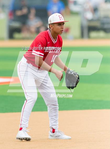 Thumbnail 3 in Robstown vs. Floresville (UIL 4A Regional Quarterfinals) photogallery.