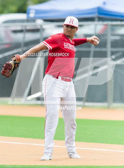 Thumbnail 3 in Robstown vs. Floresville (UIL 4A Regional Quarterfinals) photogallery.