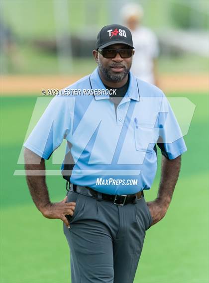 Thumbnail 2 in Robstown vs. Floresville (UIL 4A Regional Quarterfinals) photogallery.