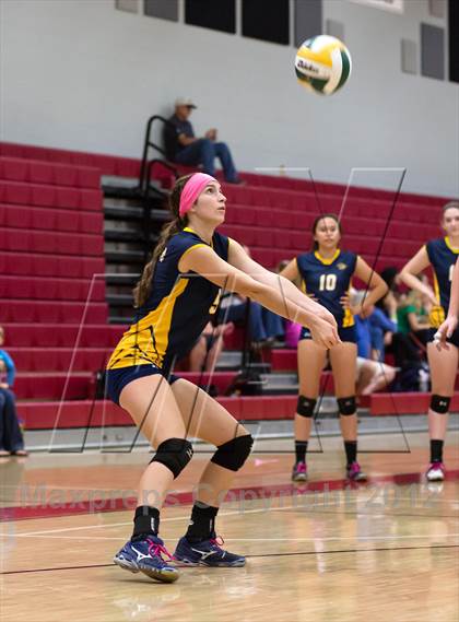 Thumbnail 1 in Gregori vs. Bishop Manogue (Varsity Stockton Classic) photogallery.