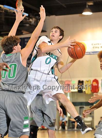 Thumbnail 1 in Santiago vs. Green Valley (MaxPreps Holiday Classic) photogallery.
