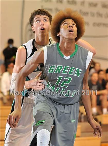 Thumbnail 2 in Santiago vs. Green Valley (MaxPreps Holiday Classic) photogallery.