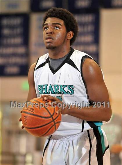Thumbnail 1 in Santiago vs. Green Valley (MaxPreps Holiday Classic) photogallery.