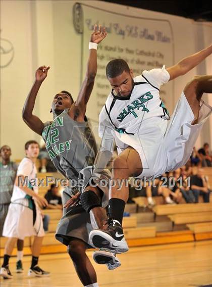 Thumbnail 1 in Santiago vs. Green Valley (MaxPreps Holiday Classic) photogallery.