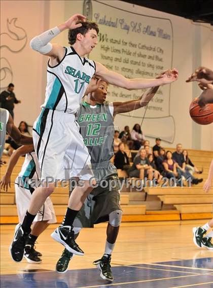 Thumbnail 3 in Santiago vs. Green Valley (MaxPreps Holiday Classic) photogallery.