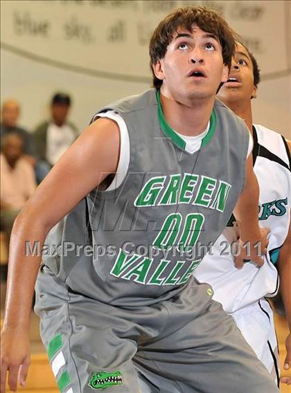 Thumbnail 3 in Santiago vs. Green Valley (MaxPreps Holiday Classic) photogallery.