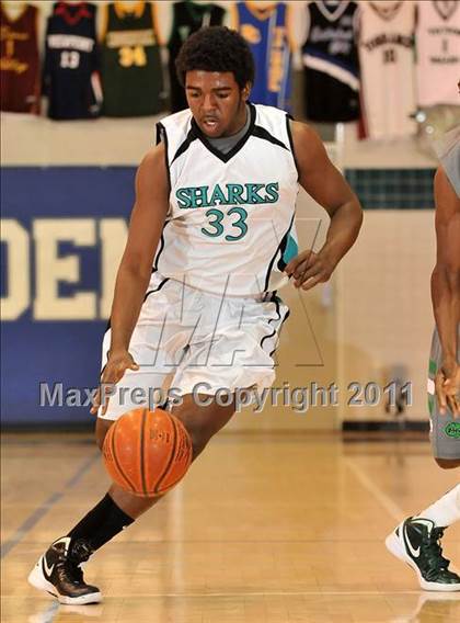 Thumbnail 1 in Santiago vs. Green Valley (MaxPreps Holiday Classic) photogallery.